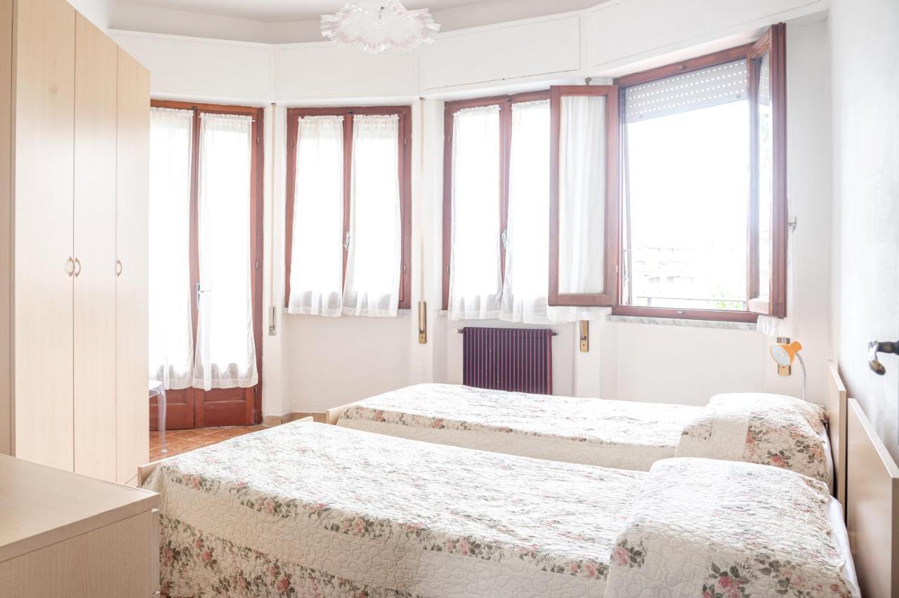 Iss Travel Apartments Casa Maria In Marina Di Massa Massa  Ngoại thất bức ảnh